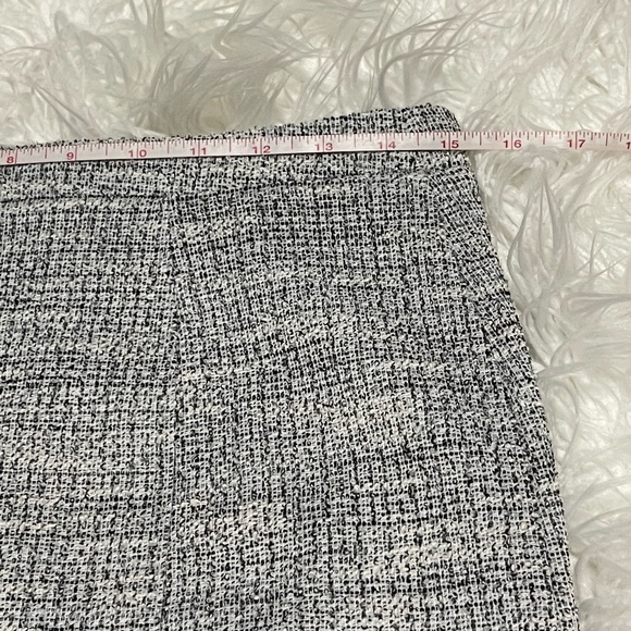6𝒇𝒐𝒓$50 Tweed gray pencil skirt fits small - Picture 7 of 11